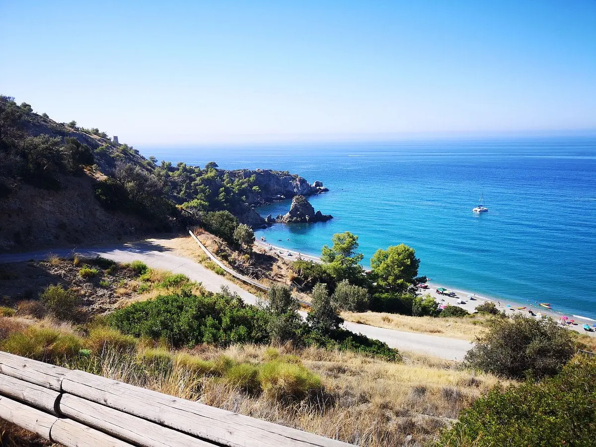 Playa El Cañuelo en Nerja — exterior (3 de 23)