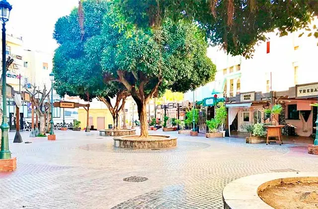 Plaza Tutti Frutti ⊛ The BEST Party in Nerja is HERE ← en Nerja — exterior (3 de 14)