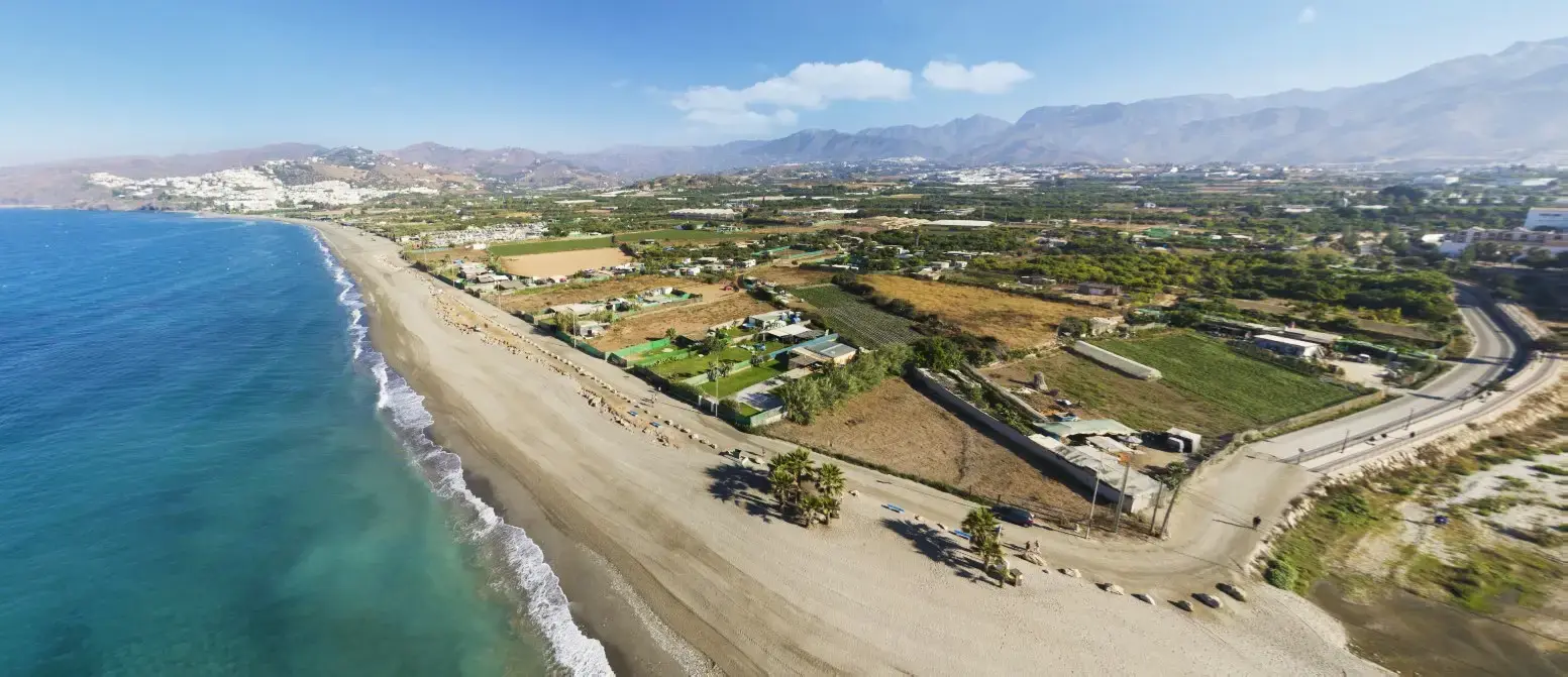 Playa El Playazo — Para niños en Nerja