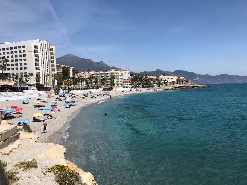 Playa La Torrecilla en Nerja — exterior (3 de 22)