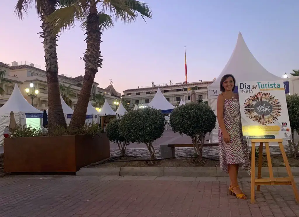 Día Mundial del Turismo en Nerja en Plaza de España, Málaga — fiesta en la Costa del Sol