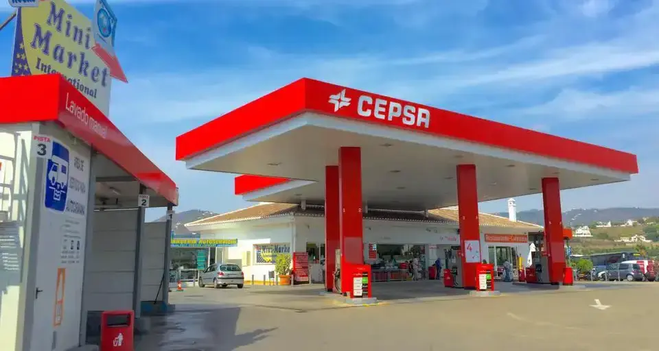 Gasolinera Axarquía (Cepsa) en Nerja — vista principal (2 de 15)