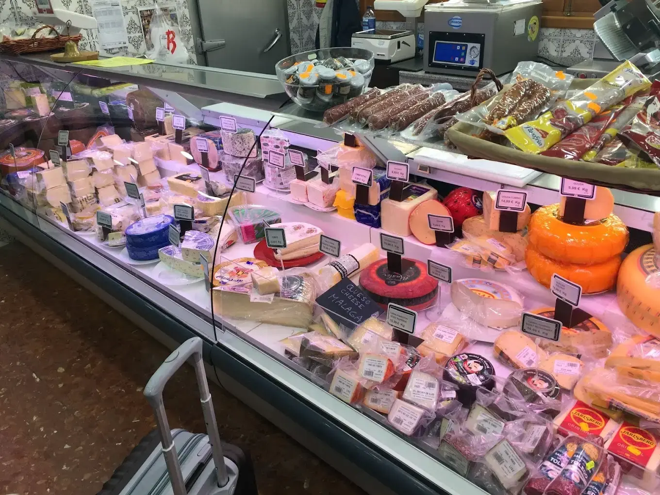 Iranzo Supermarket en Nerja — vista principal (2 de 13)