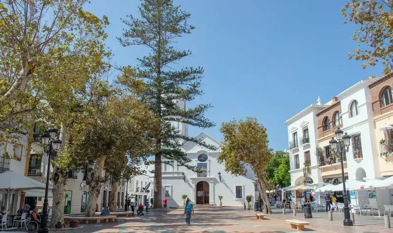Iglesia El Salvador en Nerja — vista principal (2 de 20)