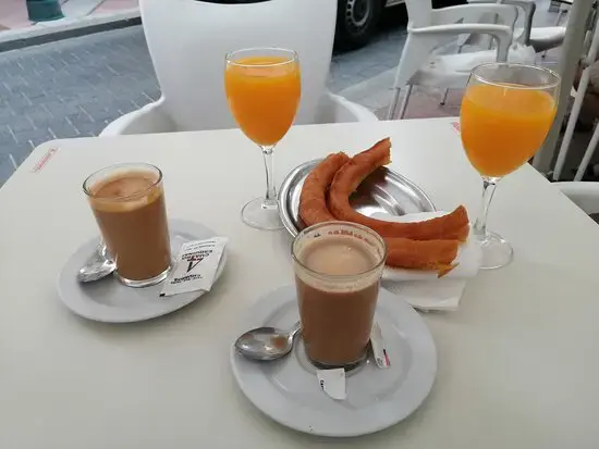 Café Bar las Cuatro Esquinas en Nerja — interior (4 de 15)