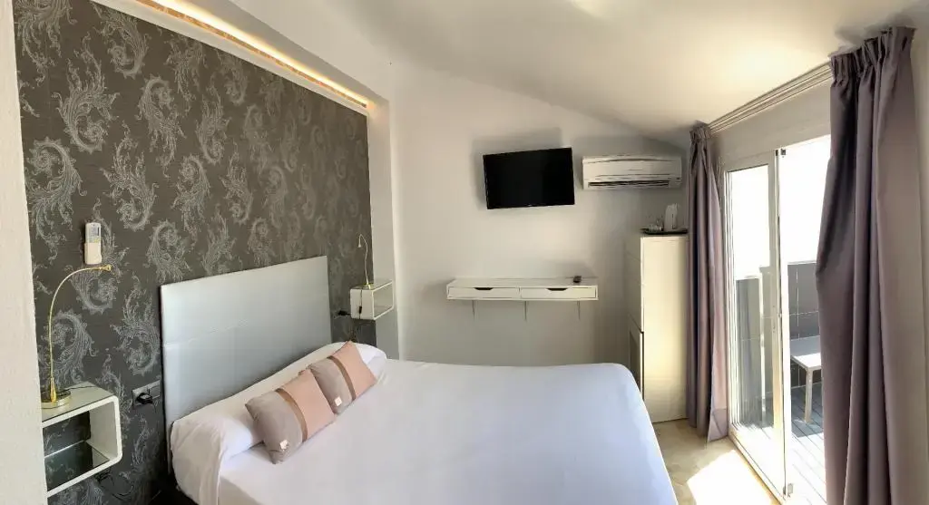 Hostal Abril en Nerja — exterior (3 de 16)