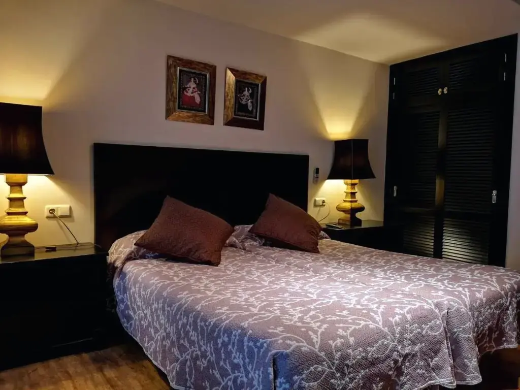 Hostal Tres Soles en Nerja — exterior (3 de 25)