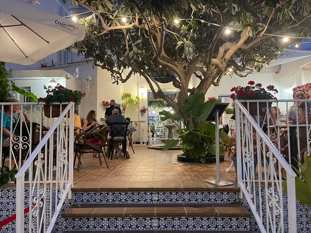 Bar-Restaurant Mena Garden en Nerja — vista principal (2 de 25)