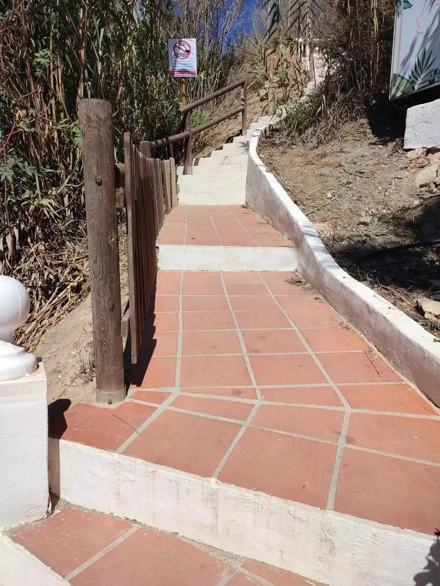 Playa Piedra de Tarzán en Nerja — detalle (5 de 18)