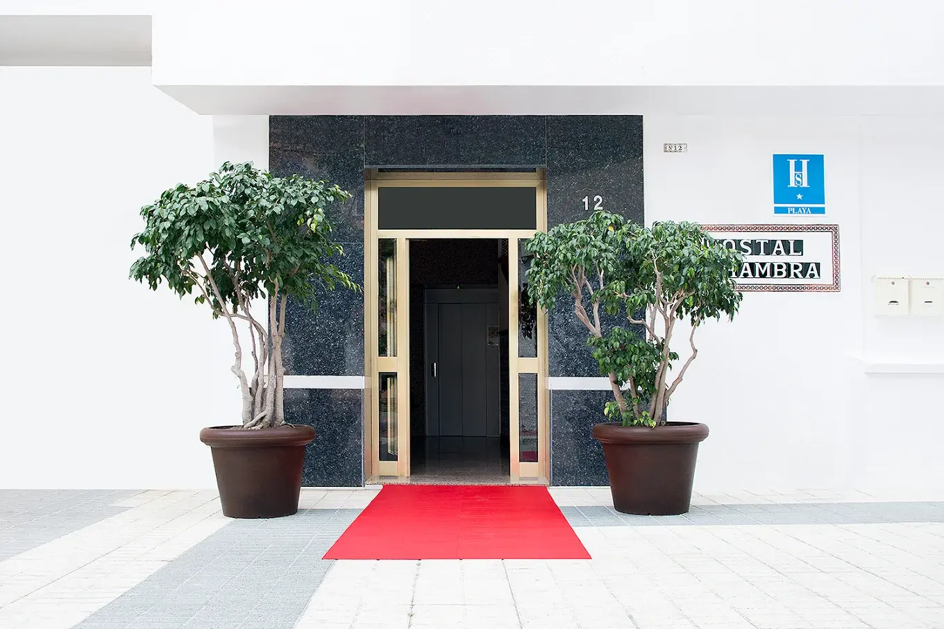Hostal Alhambra en Nerja — exterior (3 de 29)