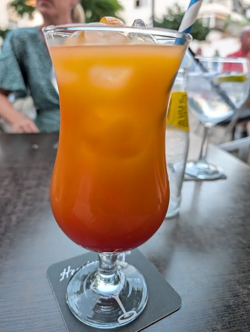 Bar Hemingway's en Nerja — exterior (3 de 10)