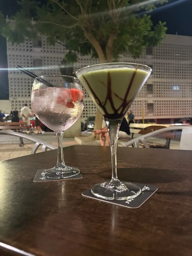 Bar Hemingway's en Nerja — interior (4 de 10)
