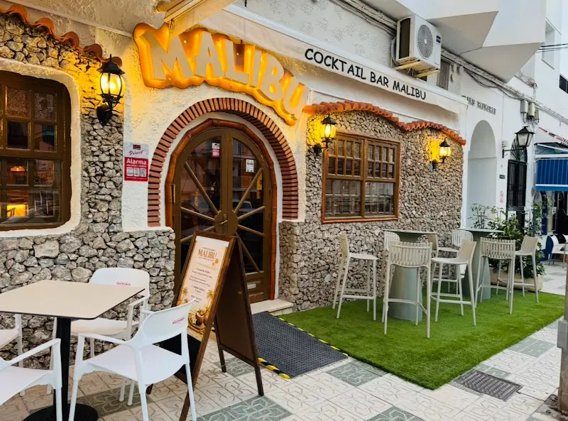 Cocktail Bar Malibu — Ocio nocturno en C. Málaga, Málaga — restaurante en la Costa del Sol