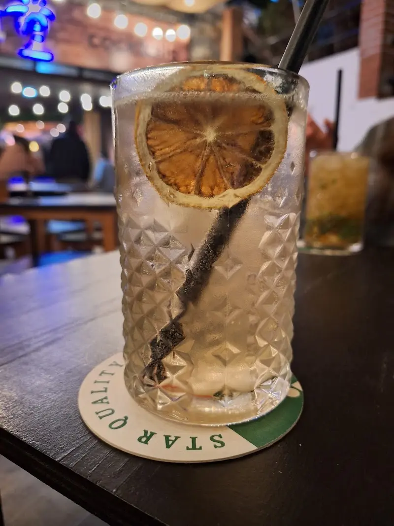 Maui Cocktail & Food Bar en Nerja — vista principal (2 de 10)