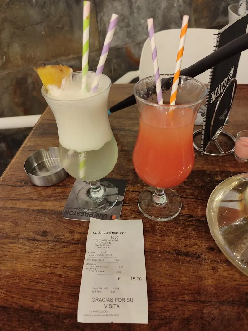 Maui Cocktail & Food Bar en Nerja — interior (4 de 10)