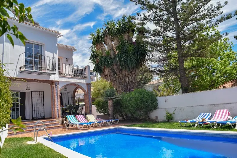 Nerja Paradise Rentals - Villa Flamingo — Apartamentos turísticos en C. Ramón y Cajal, Málaga — alojamiento en la Costa del Sol