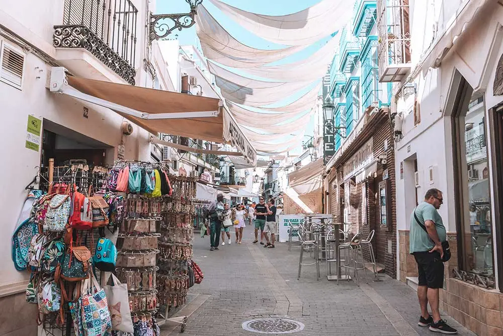 Un día perfecto en Nerja: itinerario de mañana a noche