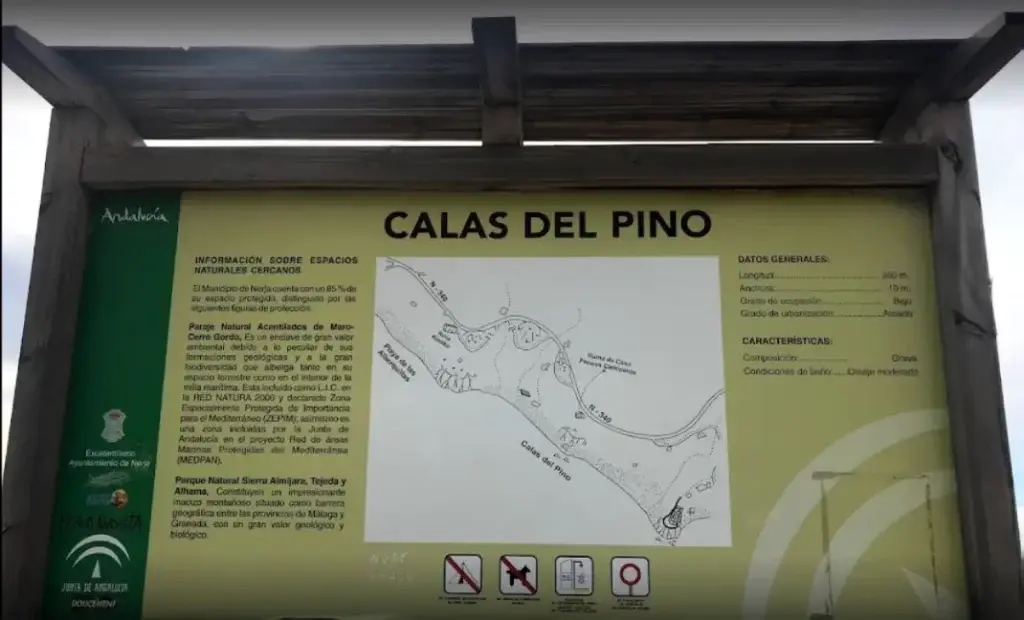 Parking de Cala Torre del Pino Zona de aparcamiento cerca de Cala Torre del Pino en Nerja — foto 1
